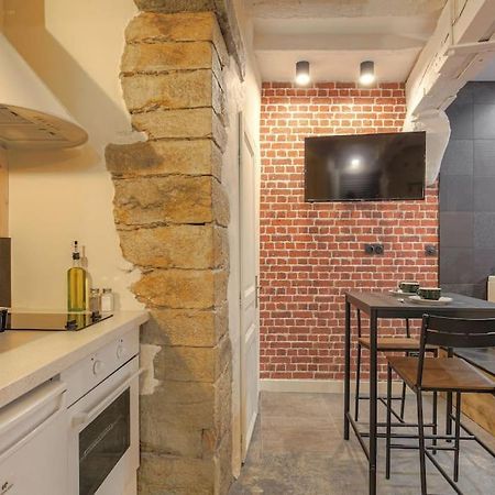 Industrial-Style Studio With Bathtub, Vieux-Lyon Bagian luar foto