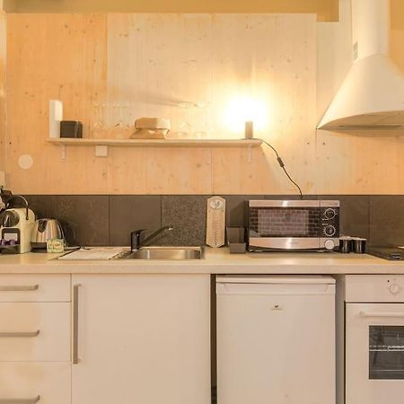 Industrial-Style Studio With Bathtub, Vieux-Lyon Bagian luar foto